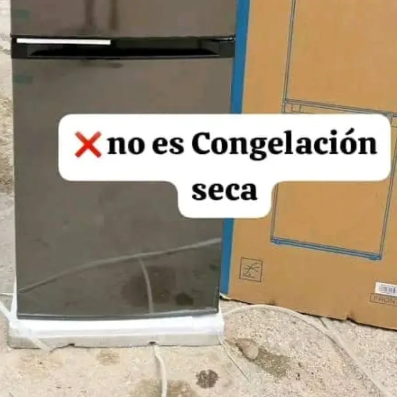 Refrigerador Royal de 8 pies³ Congelador abajo