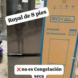 Refrigerador Royal de 8 pies³ Congelador abajo