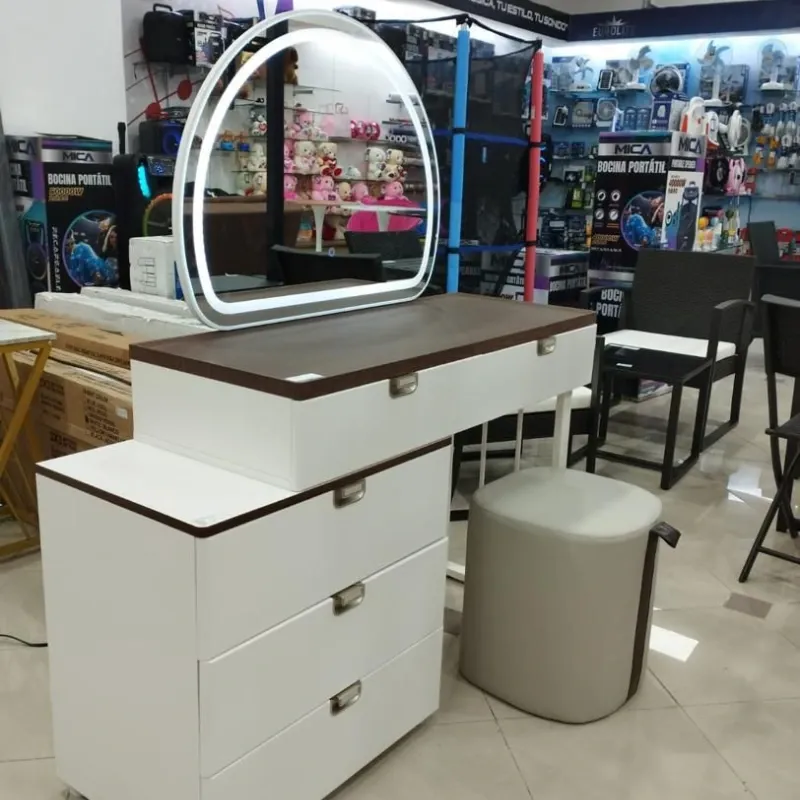 Vanity con espejo en forma de semicírculo