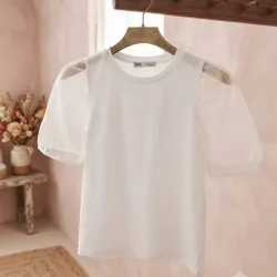 Blusa con mangas transparentes