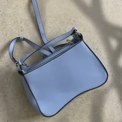 Cartera azul pequeña