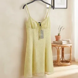 Vestido amarillo estampado