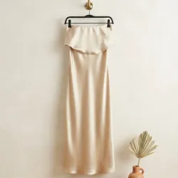 Vestido con acabado satinado