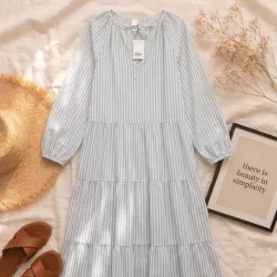 Vestido de rayas azul y blanco