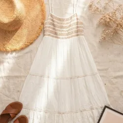 Vestido largo blanco con detalles amarillos