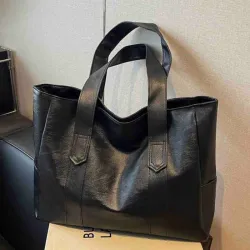 Bolso unicolor simple de hombro y de debajo del brazo