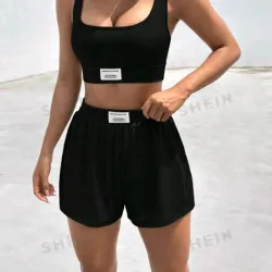 Top corto sin mangas negro con detalle parchado de letras ajustado y shorts ajustados para mujer Conjunto de dos piezas para verano 