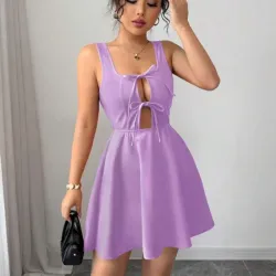 Vestido corto de linea A con cuello cuadrado lazo delantero y adorno 