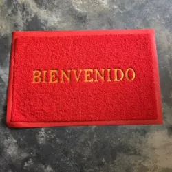 ALFOMBRA COLOR ROJO PARA PISO 