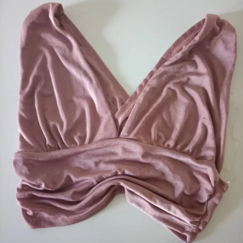 BLUSA CORTA CRUZADA EN LA ESPALDA