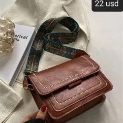 Cartera carmelita con cuerda azul 