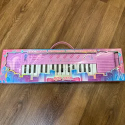 Piano electrónico
