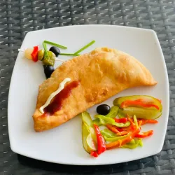 Empanadilla rellena con camarones