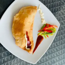 Empanadilla rellena con queso