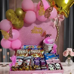 Arreglo Rosado con Confituras y Jarra personalizada