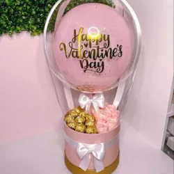 Arreglo Rosado con Rosas y Bombones Ferrero