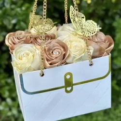 Cartera con 8 Rosas Eternas