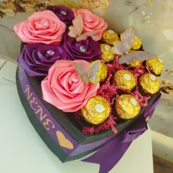 Corazón con Rosas Eternas Moradas y Rosadas