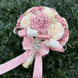 Ramo de Rosas Eternas para Quinceañera