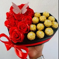 Corazón de flores y bombones ferreros