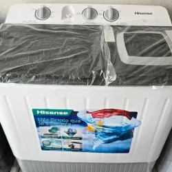 Lavadora semiautomática marca Hisense