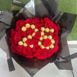 Ramo de flores con número en bombones