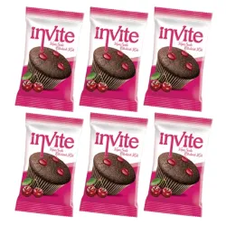 Pastel de Chocolate Relleno con Salsa de Cerezas