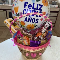 Cesta de confituras con globo 