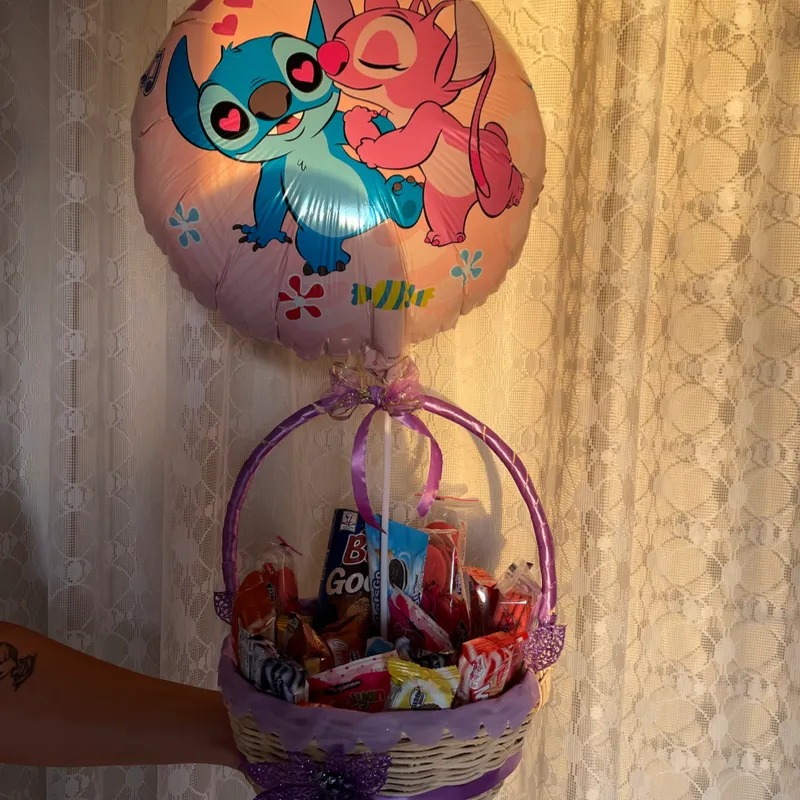 Cesta de confituras con globo 