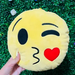Cojín emoji de beso