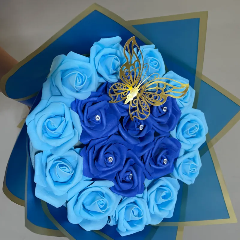 Osito y rosas azules