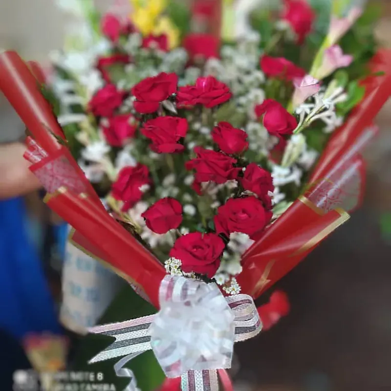 Arreglo de rosas grande