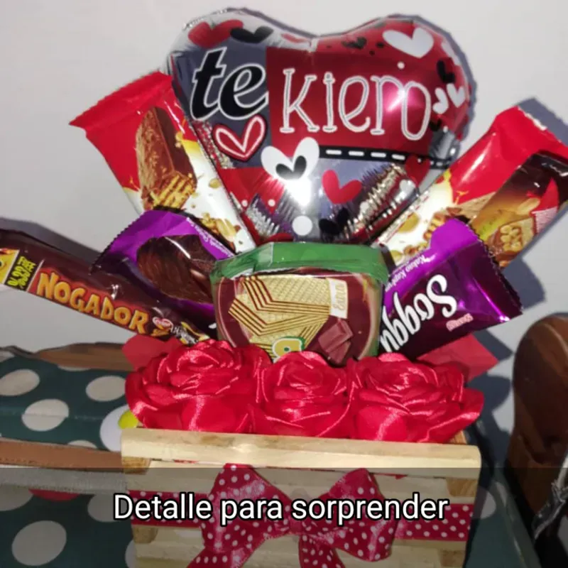 Cajita de madera organizadora con Confituras y globos 