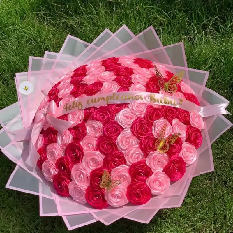 Ramo de 100 Rosas Eternas 