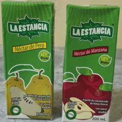 Cajita de jugo de pera y manzana
