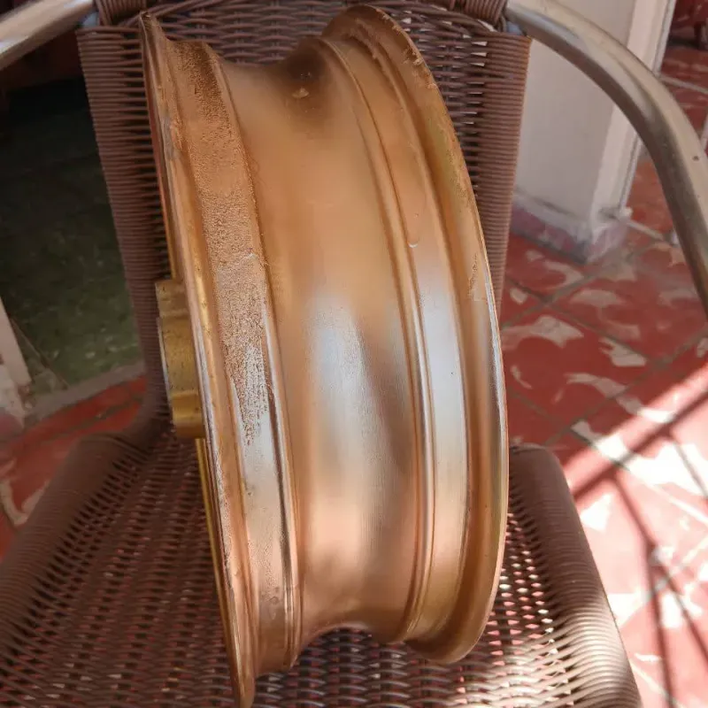 Llanta color oro # 13 para Motor de combustión.