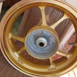 Llanta color oro # 13 para Motor de combustión.