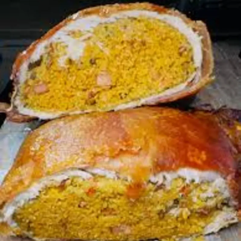 Cuero relleno de arroz amarillo