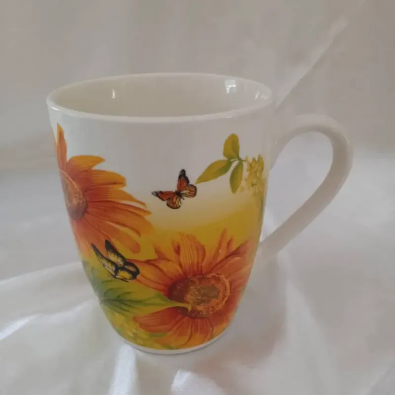 Tasa con diseño de girasoles 