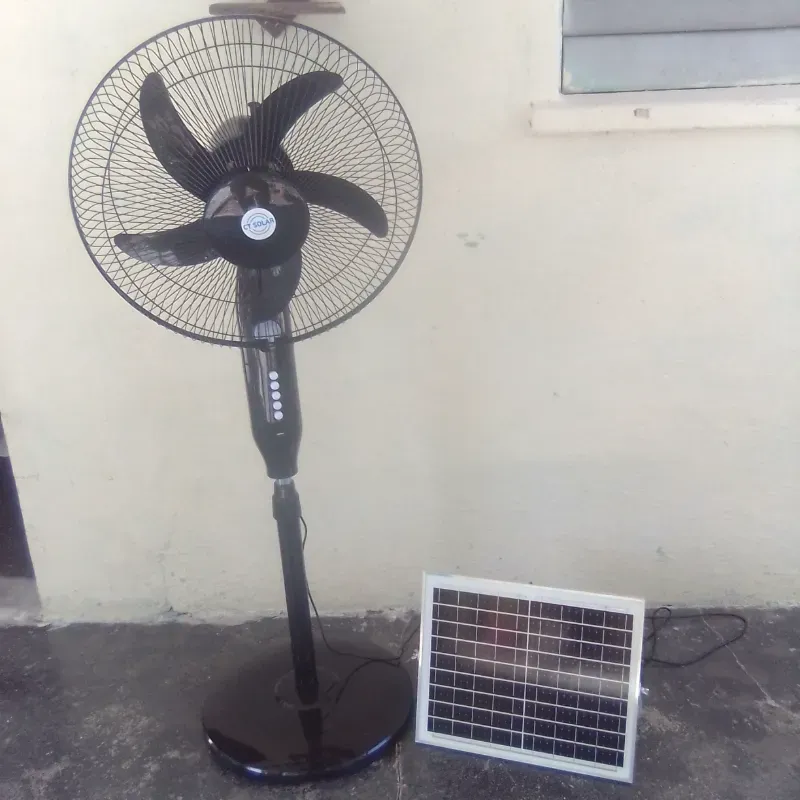 Ventilador de pie recargable con panel solar 