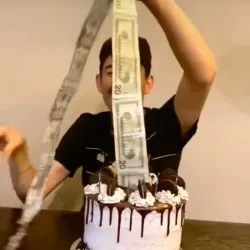 Kake doble altura c/ mecanismo de dinero 