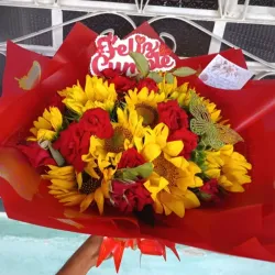 Ramo de rosas y girasoles 🌹🌻