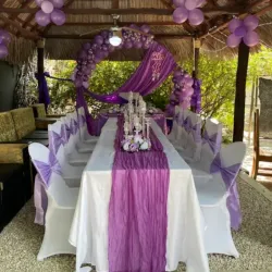 Decoración morada para 15 personas