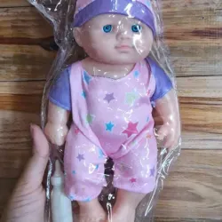 Muñeca con su biberón