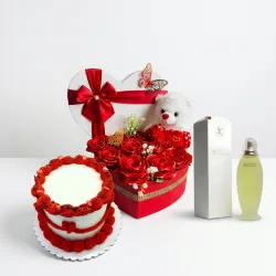 Pastel personalizado + 1 Perfume Mariposa  + 1 Corazón personalizado con rosas  eternas y bombones  y 1 Peluche ( puede variar modelo )