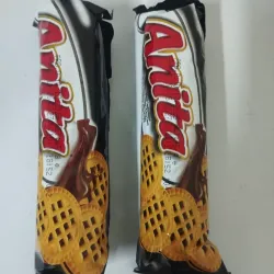 2 paquetes de galletas Anita x 1 USD 