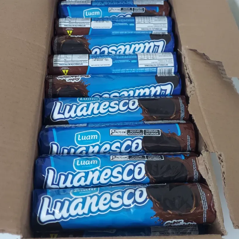 Caja de 30 paquetes de galletas rellenas Luanesco 