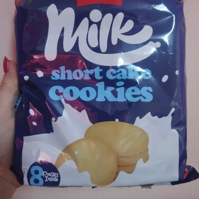 Paquete de galletas Milk ( trae 8 paqueticos dentro)