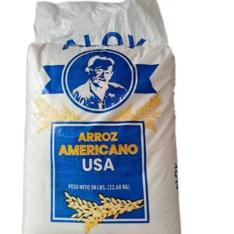 Saco sellado de 50 lb de arroz importado 