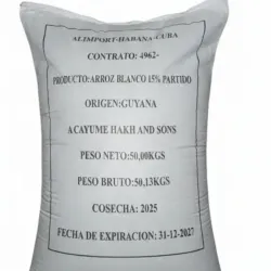 Saco sellado de 110 lb de arroz importado